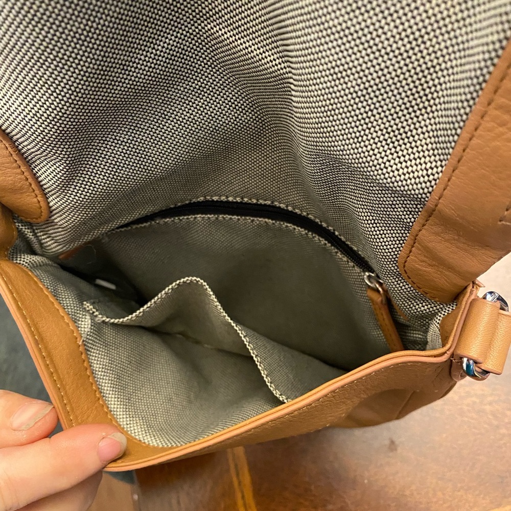 Vince Camuto crossbody - Picture 4 of 5
